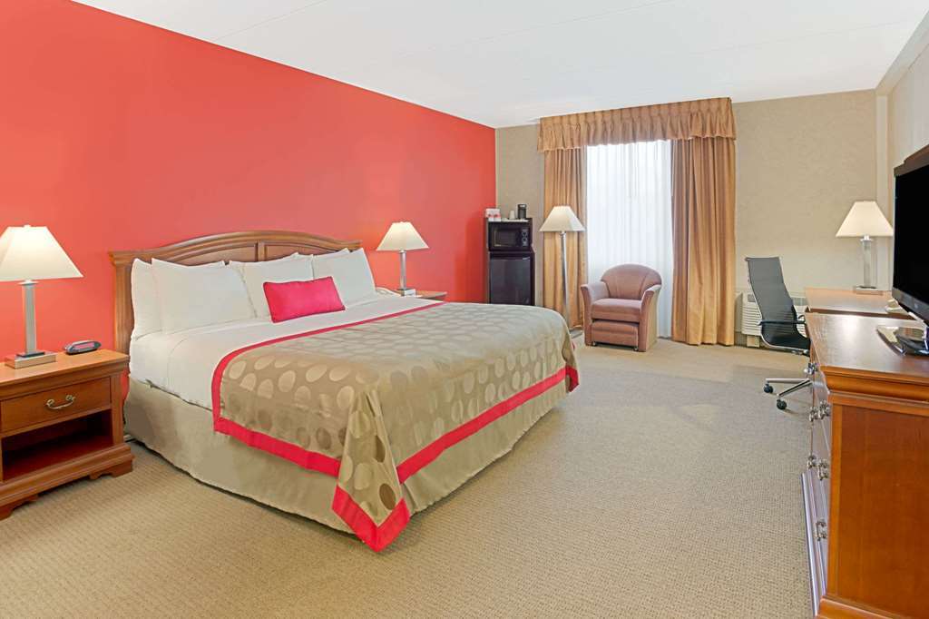 Ramada By Wyndham Waukegan/Great Lakes Hotel Quarto foto