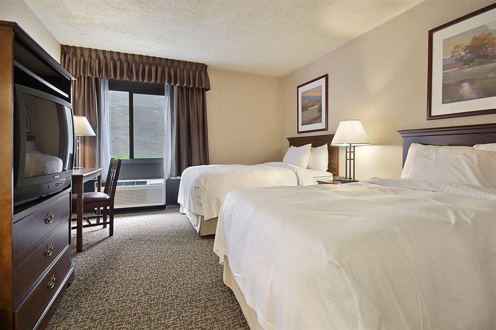 Ramada By Wyndham Waukegan/Great Lakes Hotel Quarto foto